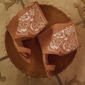 Plomo Wedge Sandal Embroidered Booties